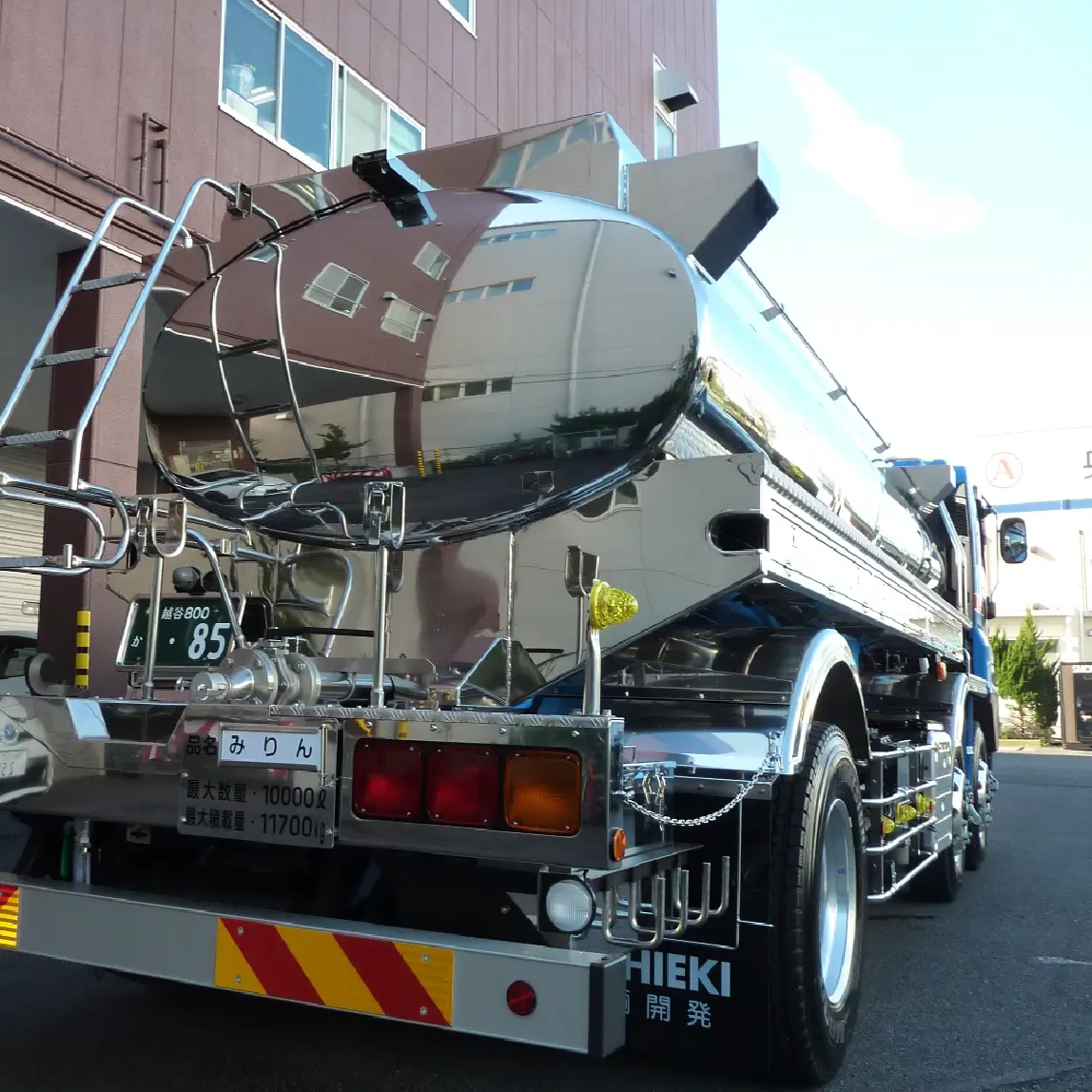 大型ローリートラックドライバー（液体特定化学物質輸送）